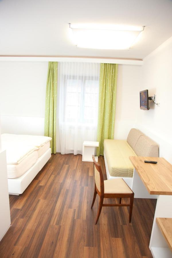 Gasthof Pack "Zur Lebing Au" Hartberg Kamer foto
